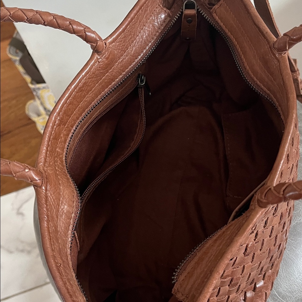 Elegant Brown Woven Leather Tote - Picture 3 of 12